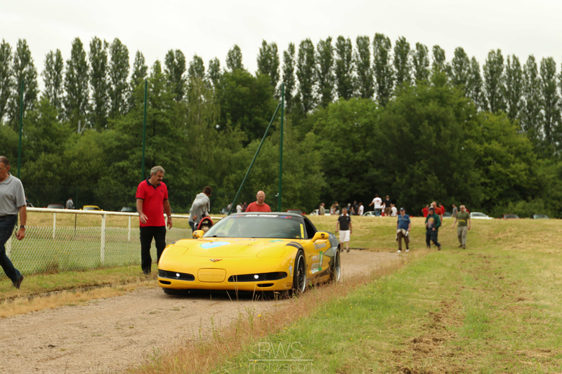 Illustration for article titled Classic British Welcome Photos (Le Mans Carshow)